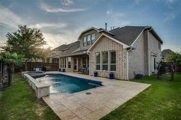 House in Frisco, Texas 10230151