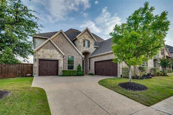House in The Colony, Texas 10230151