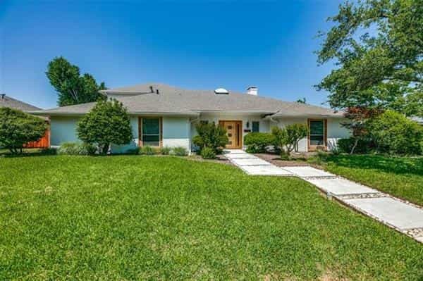 House in Addison, Texas 10230173