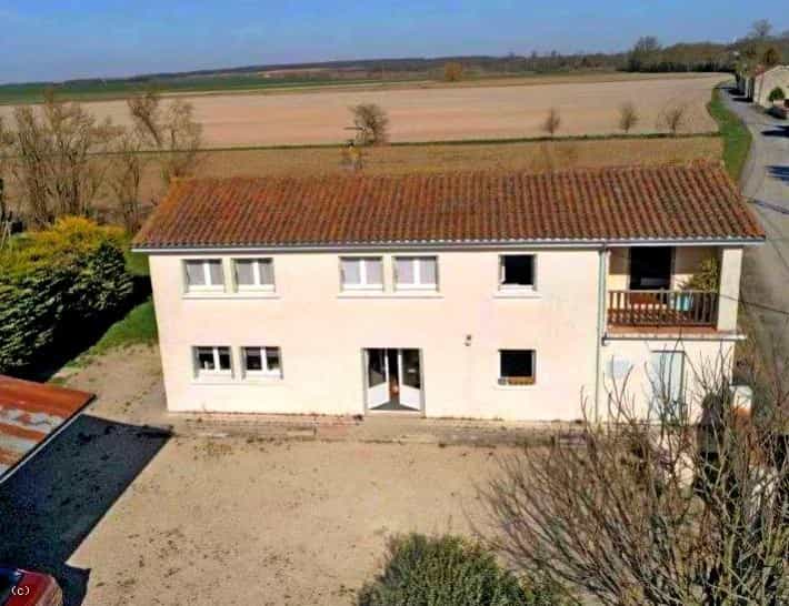 House in Ruffec, Nouvelle-Aquitaine 10230175