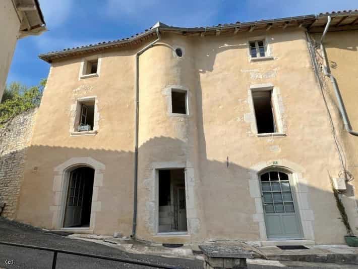 Hus i Verteuil-sur-Charente, Nouvelle-Aquitaine 10230198