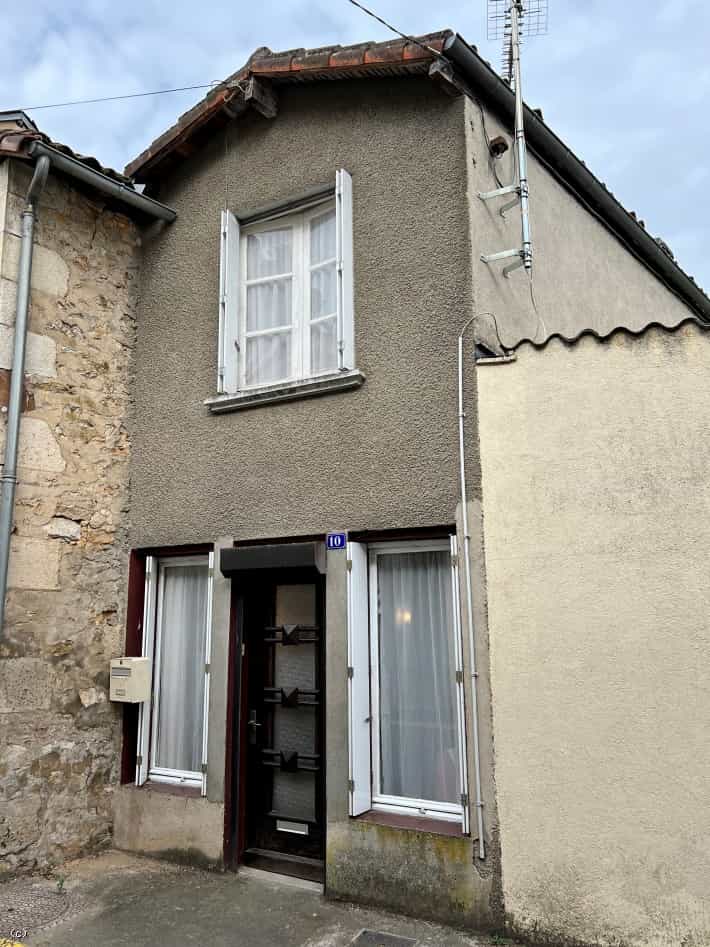 Dom w Civray, Nouvelle-Aquitaine 10230201