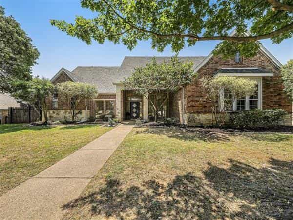 House in Southlake, Texas 10230211