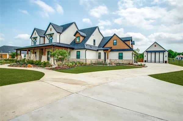 House in Bartonville, Texas 10230368