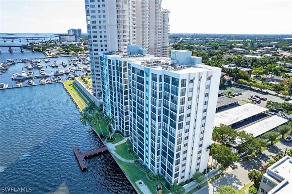 Condominium in Lochmoor Waterway Estates, Florida 10230626