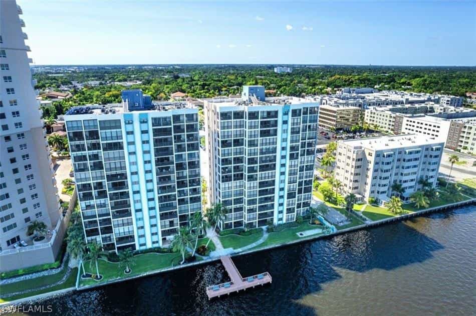 Condominium in Lochmoor Waterway Estates, Florida 10230626
