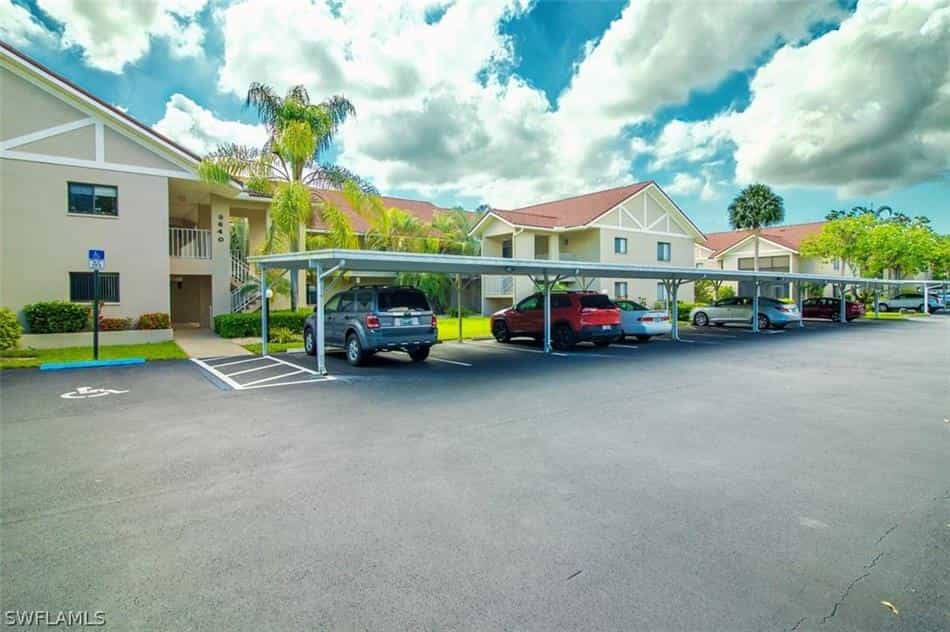 Condominium in Fort Myers, Florida 10230632