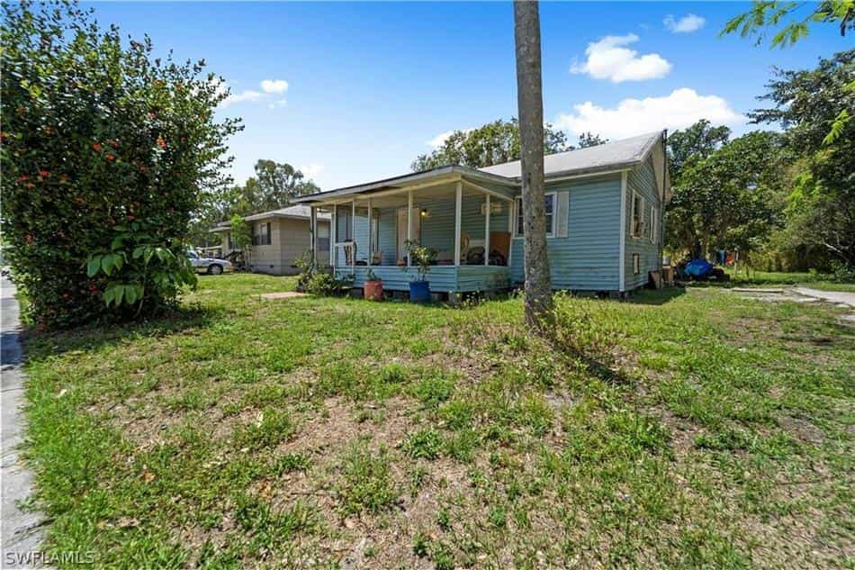 House in Tice, Florida 10230635