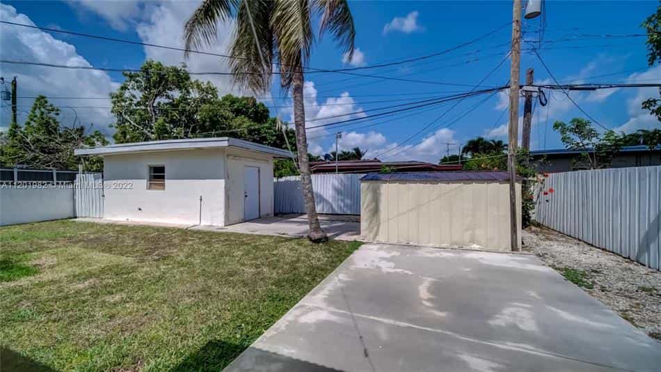 Condominium in West Miami, Florida 10230692