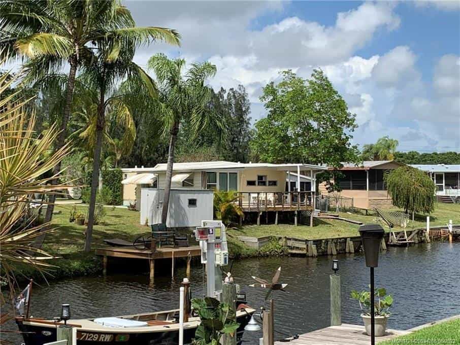 Condominium in Coral Gardens, Florida 10230798
