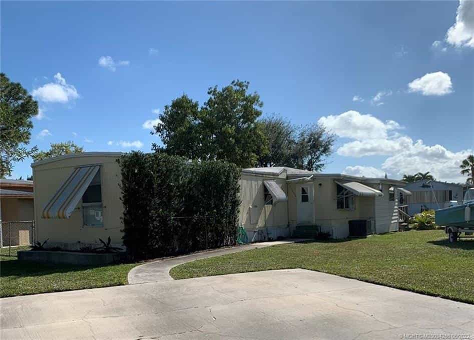 Condominium in Coral Gardens, Florida 10230798