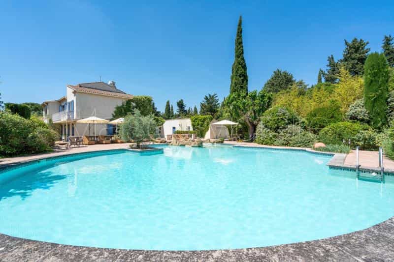 Huis in Taillades, Provence-Alpes-Cote d'Azur 10230941