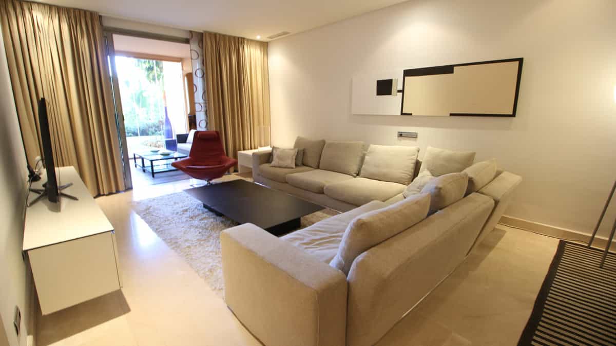 Condominium in Marbella, Andalusia 10230964