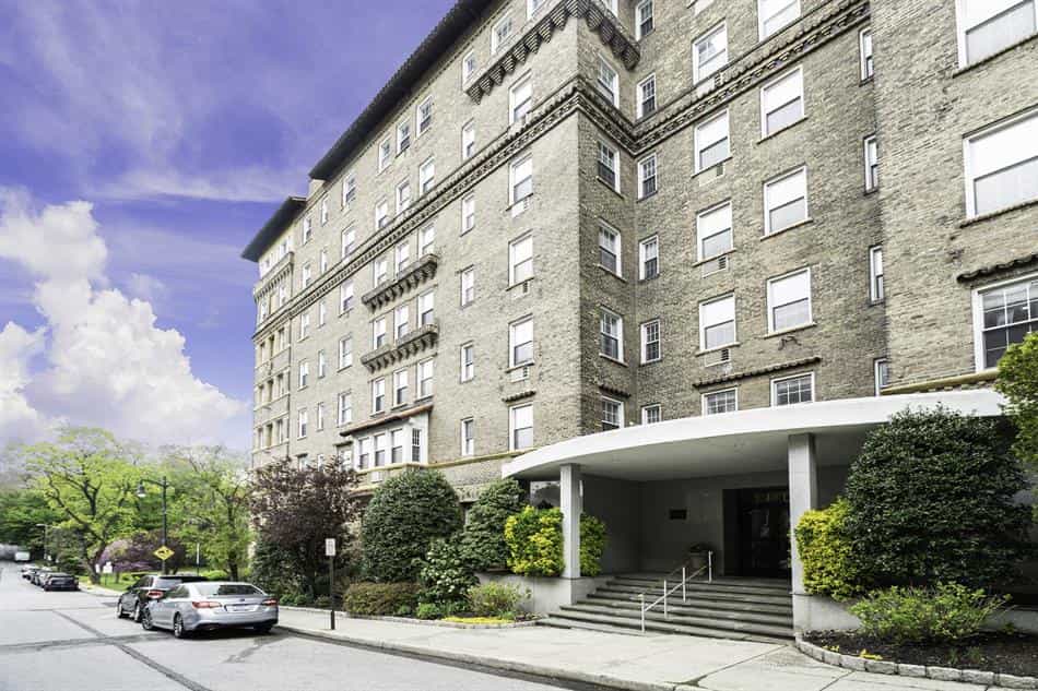 Condominium in Larchmont, New York 10230984