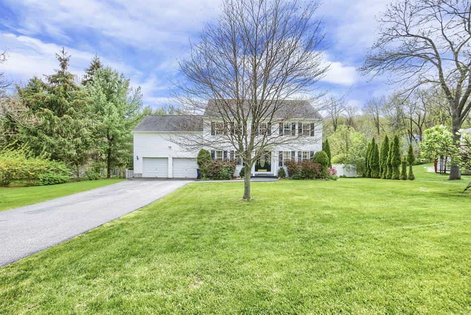 House in West Mahopac, New York 10231003