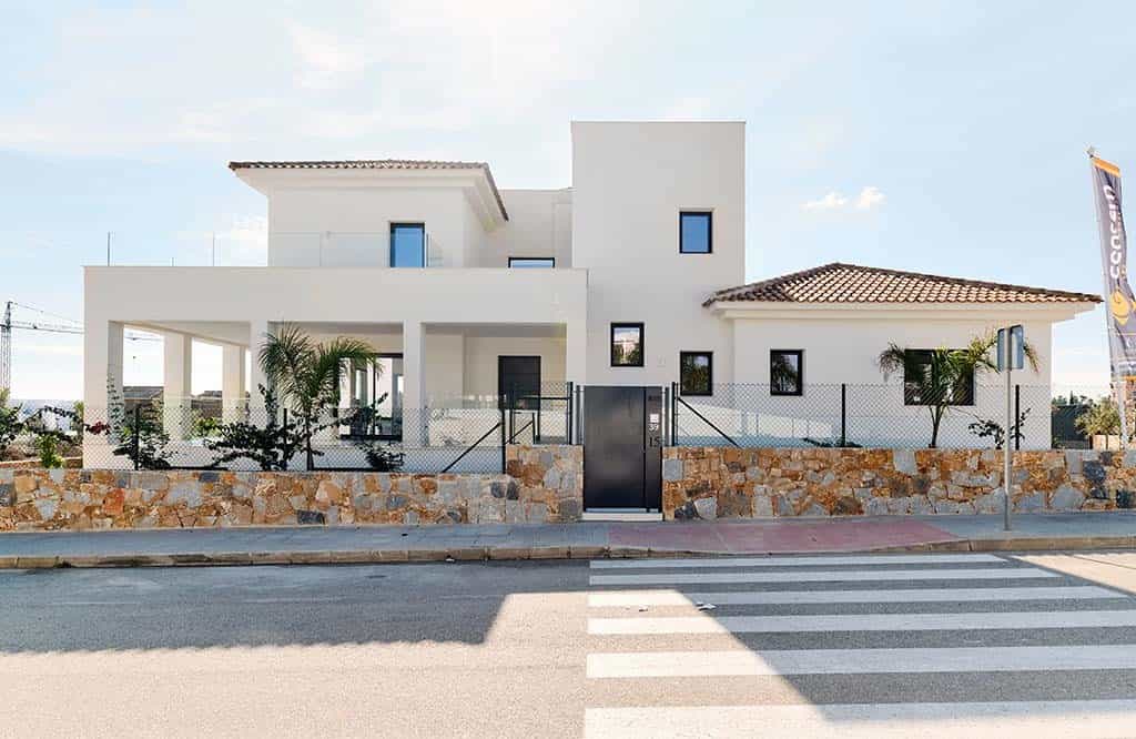 House in Los Montesinos, Comunidad Valenciana 10231856
