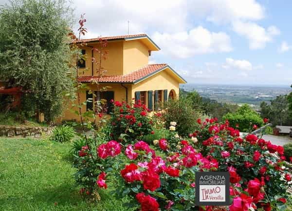 House in Camaiore, Tuscany 10232149