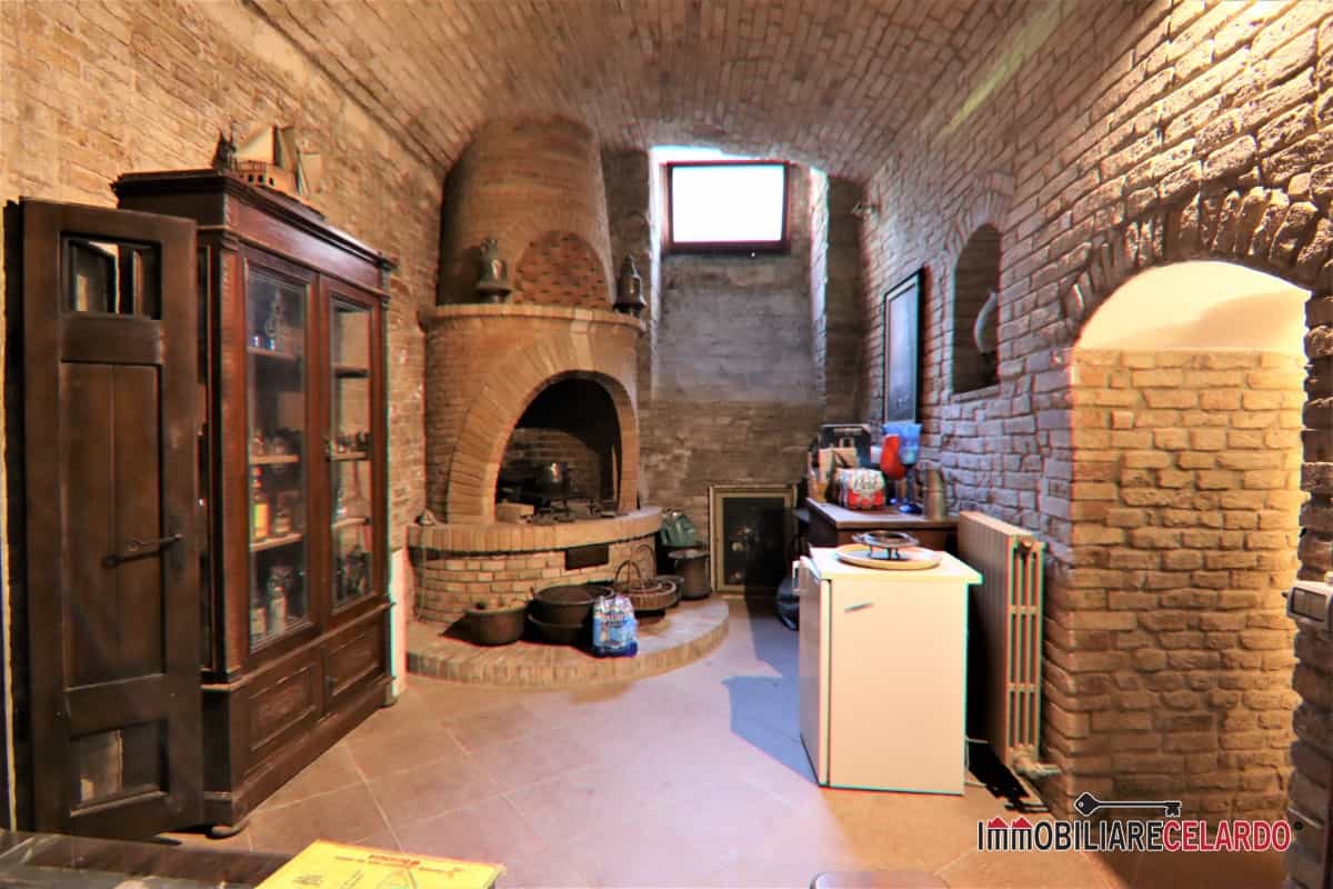 Condominium in San Gimignano, Tuscany 10232151