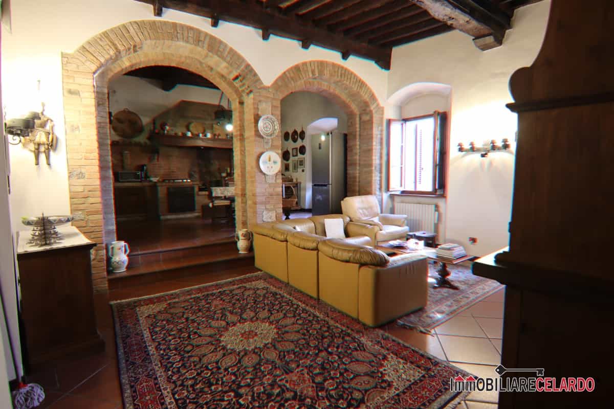 Condominium in San Gimignano, Tuscany 10232151