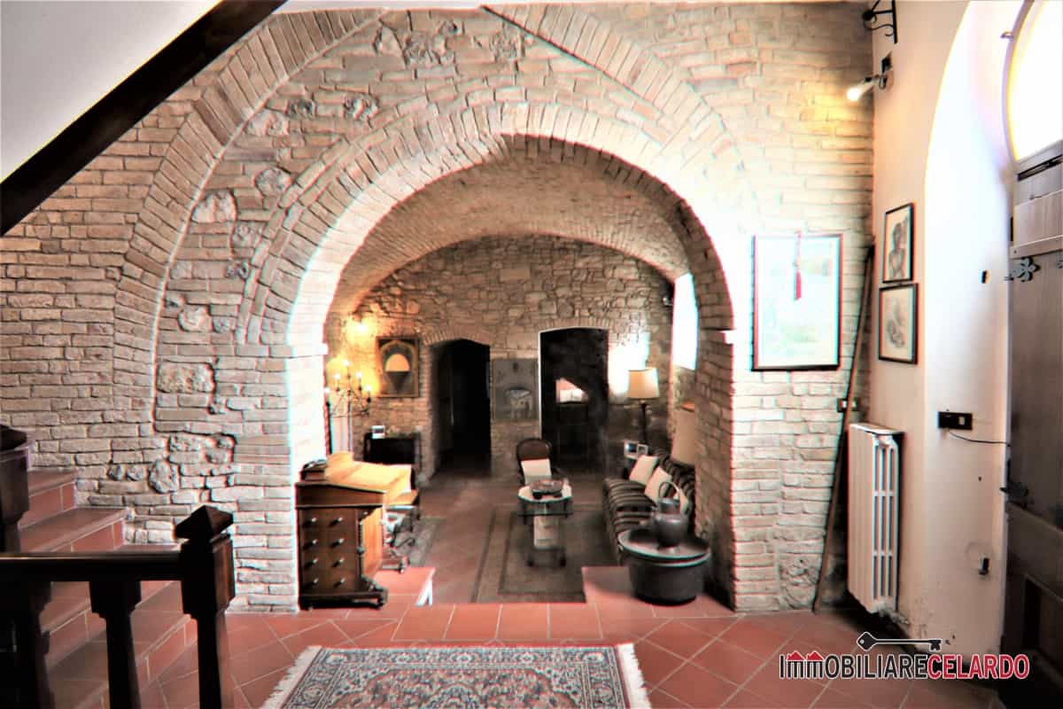 Кондоминиум в San Gimignano, Tuscany 10232151