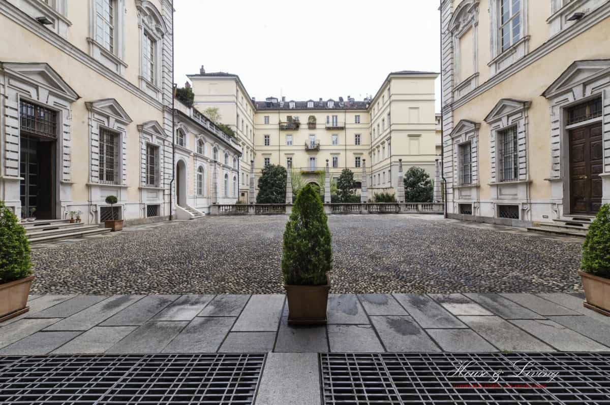 Condominium dans Turin, Piémont 10232179