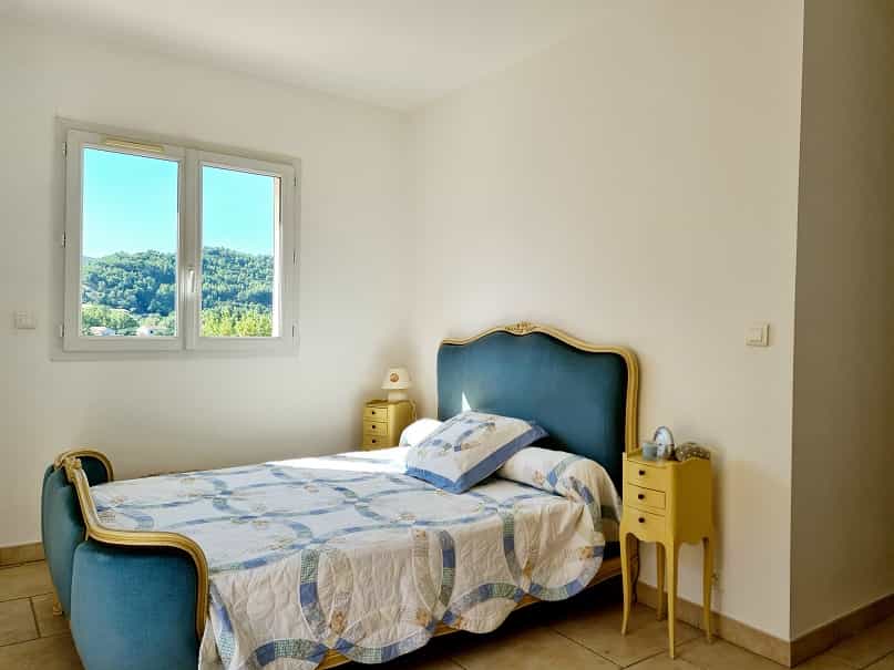 Condominium in Roquebrun, Occitanie 10232269