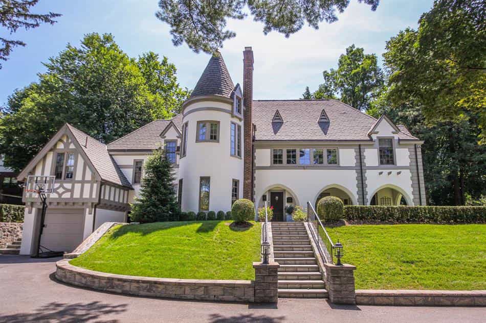 House in Hartsdale, New York 10232421