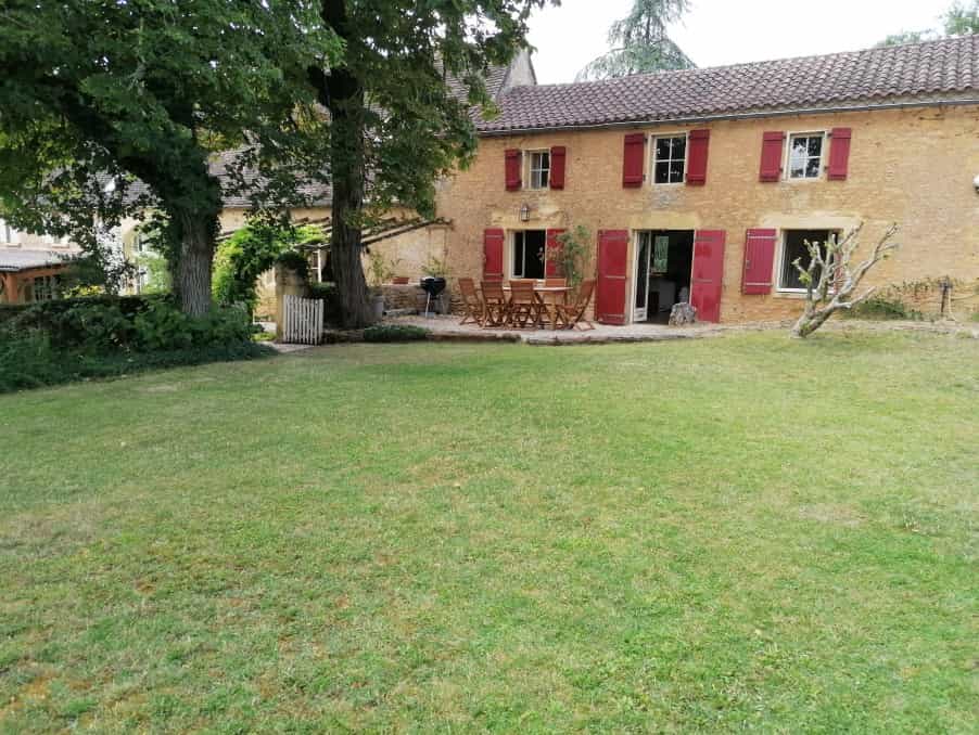 House in Pezuls, Nouvelle-Aquitaine 10232815