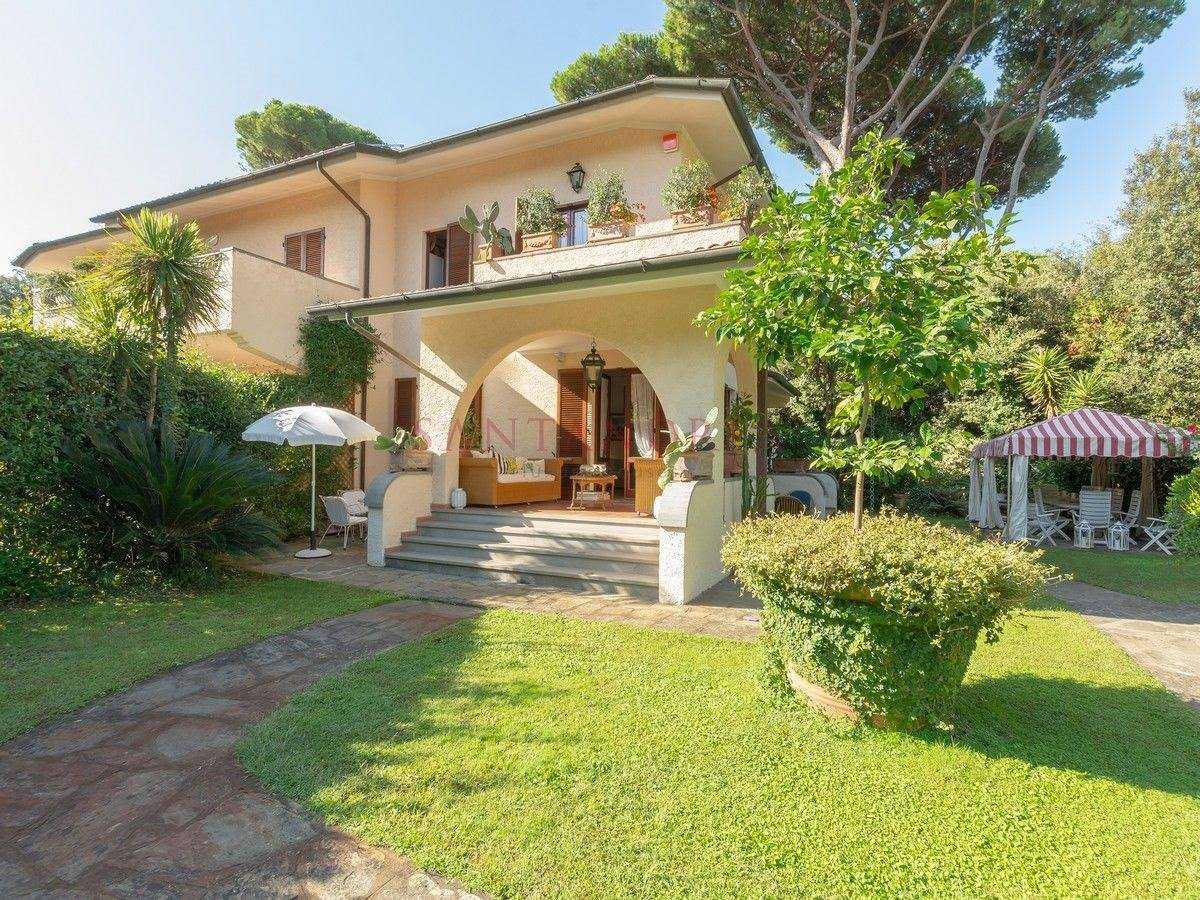House in Pietrasanta, Tuscany 10232864
