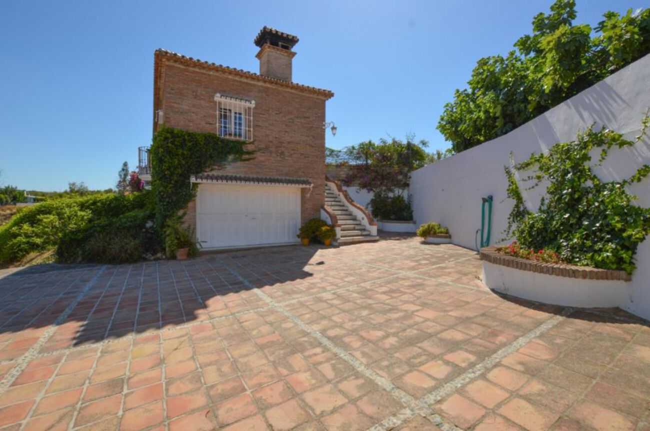 House in Alhaurin de la Torre, Andalusia 10233379