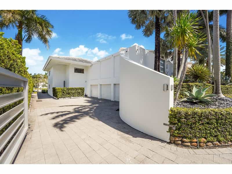 House in Coral Gables, 6921 Sunrise Place 10234225
