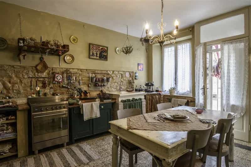 Multiple Houses in Salsomaggiore Terme, Emilia-Romagna 10234243