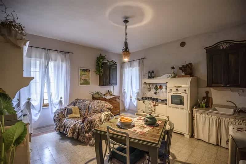 Πολλαπλά Σπίτια σε Salsomaggiore Terme, Emilia-Romagna 10234243