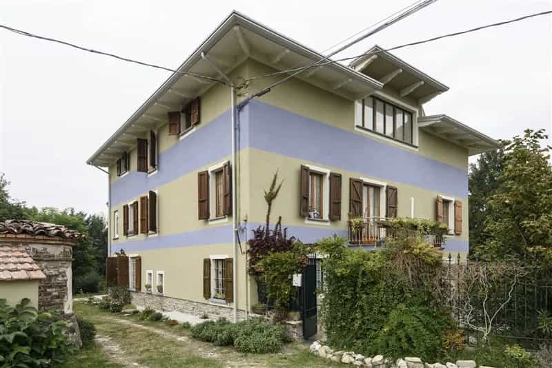 Plusieurs maisons dans Salsomaggiore Terme, Émilie-Romagne 10234243