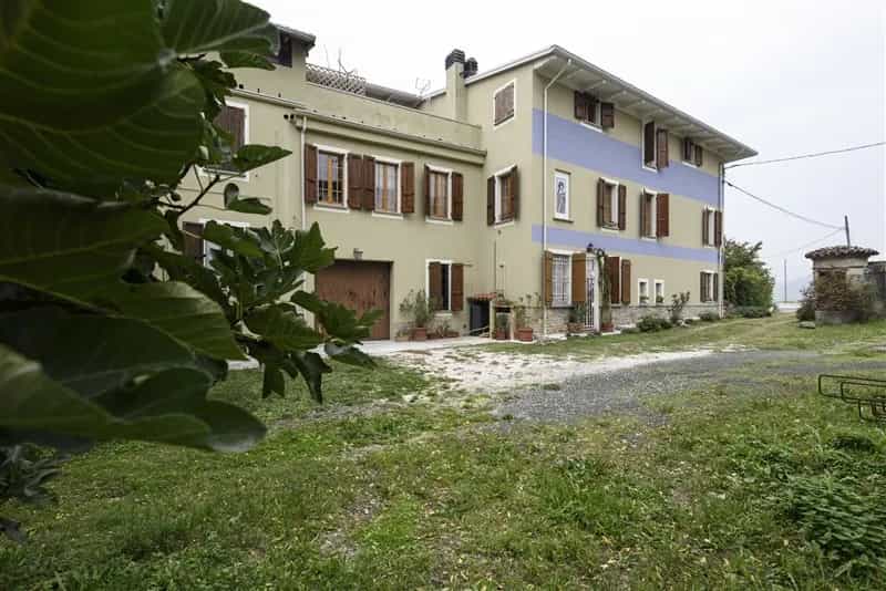 Multiple Houses in Salsomaggiore Terme, Emilia-Romagna 10234243