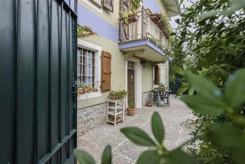 Кілька будинків в Salsomaggiore Terme, Emilia-Romagna 10234243