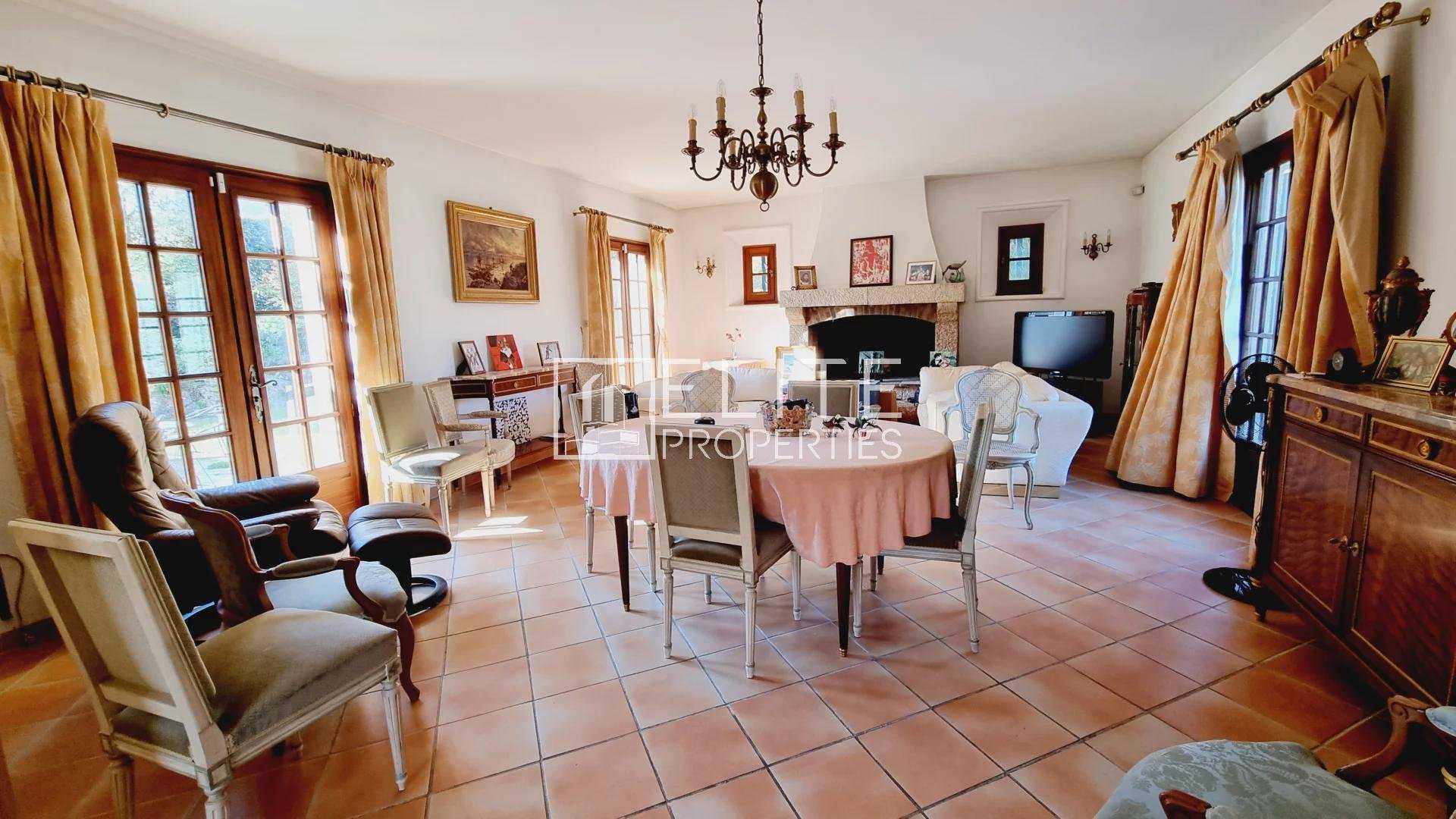Casa nel Auribeau-sur-Siagne, Provenza-Alpi-Costa Azzurra 10234483
