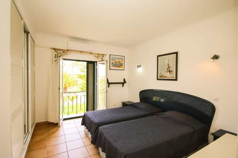Condominium in Estombar, Faro 10483815