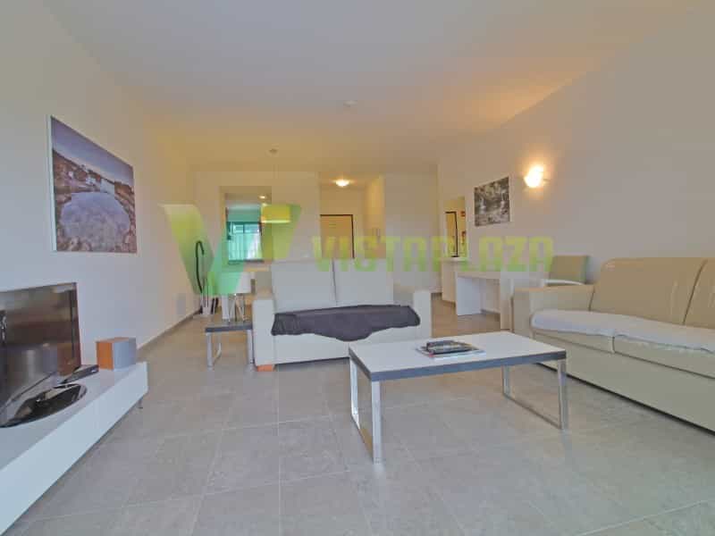 Condominium in Senhora do Verde, Faro 10484053