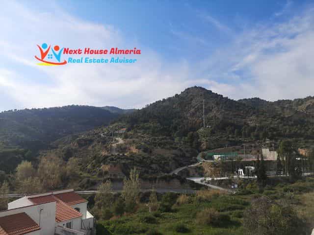 rumah dalam Urrácal, Andalusia 10484328