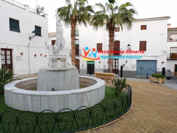 rumah dalam Lubrin, Andalusia 10484727