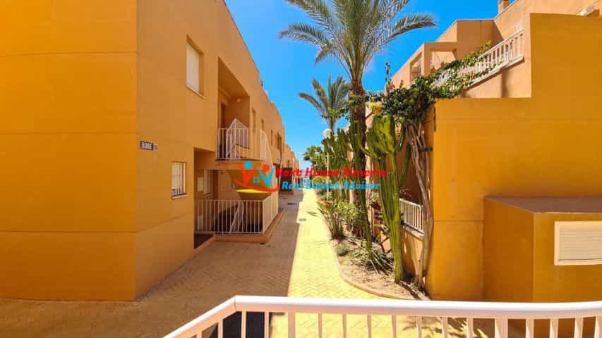 Condominium in , Andalucía 10484754