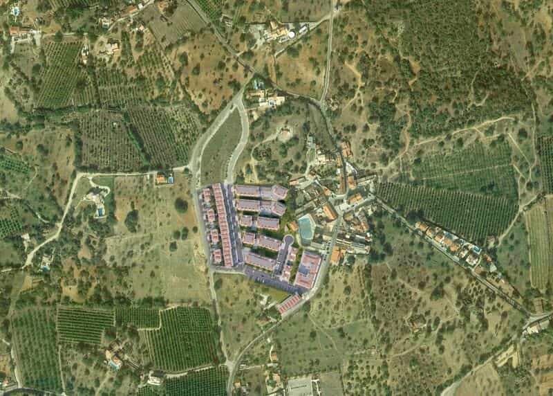 Land in , Faro District 10484987