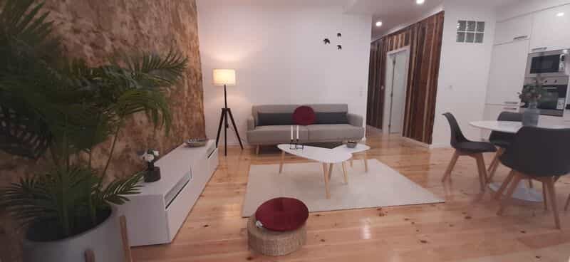 Condominium in Chela's, Lissabon 10485057