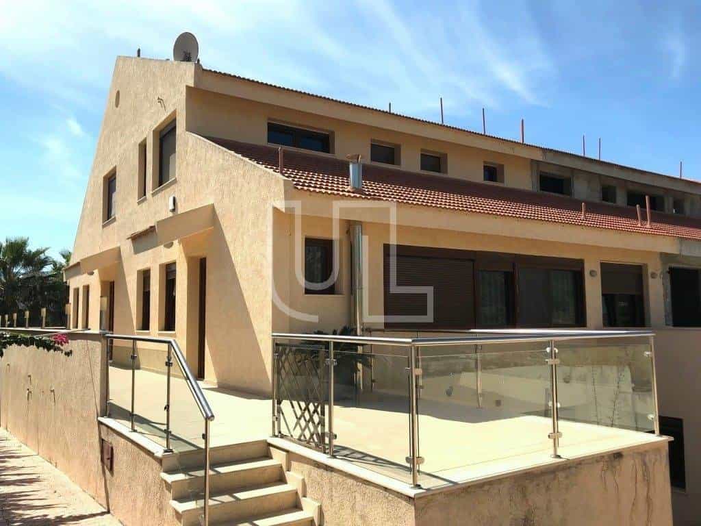 House in Pano Lefkara, Larnaka 10485533