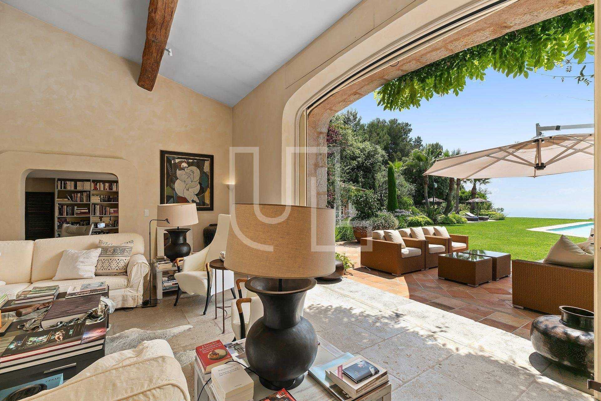 Rumah di Saint-Paul-de-Vence, Provence-Alpes-Cote d'Azur 10485658