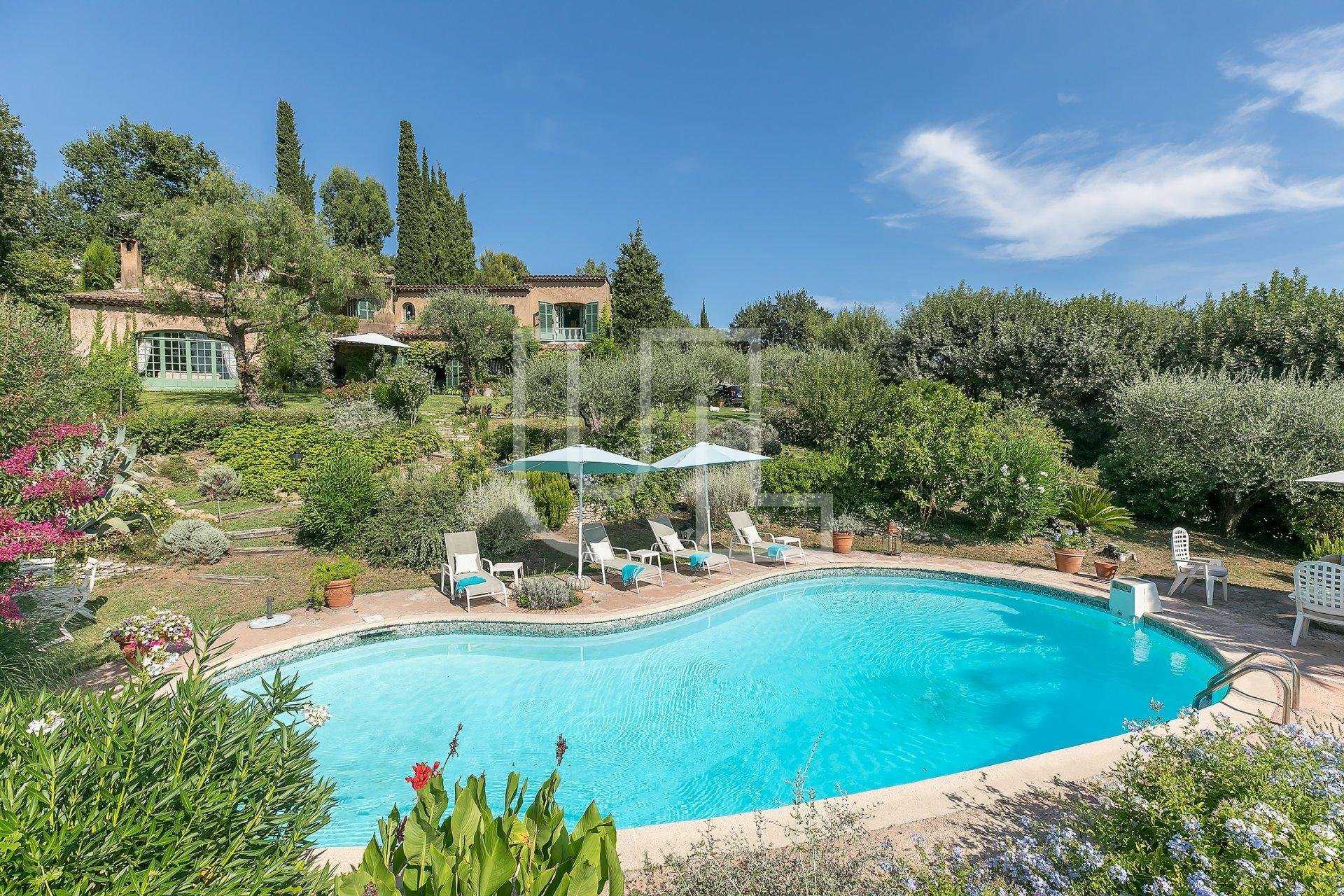Rumah di Saint-Paul-de-Vence, Provence-Alpes-Cote d'Azur 10485662