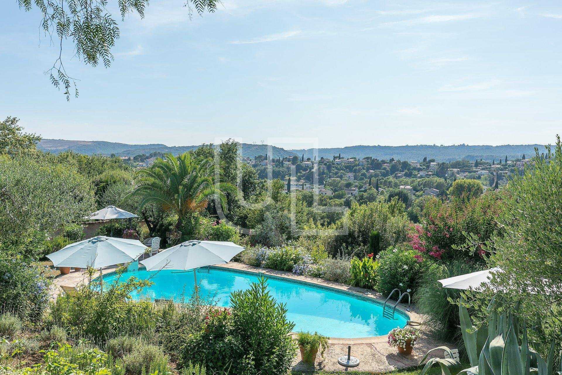 Rumah di Saint-Paul-de-Vence, Provence-Alpes-Cote d'Azur 10485662