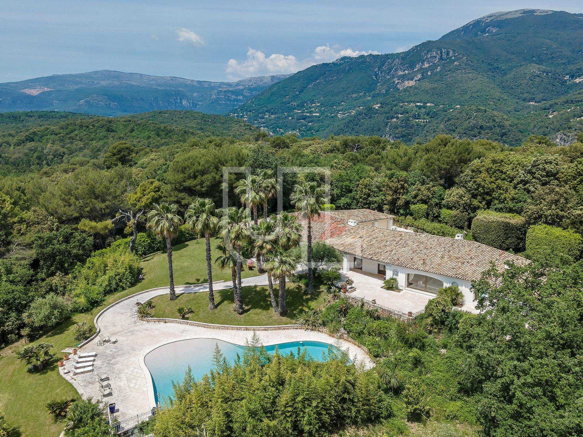Hus i Le Chateau, Provence-Alpes-Cote d'Azur 10485663