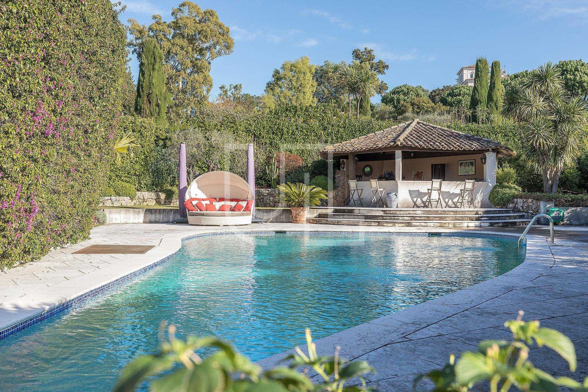 House in Juan-les-Pins, Provence-Alpes-Cote d'Azur 10485683